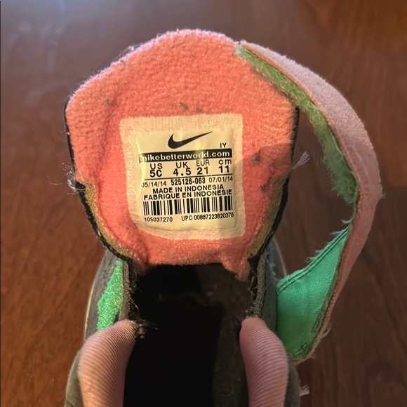 Nike Pink and Black Sneakers with Strap - Picture 2 of 5